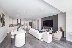 The Royal Blue in Mineola, NY - Building Photo