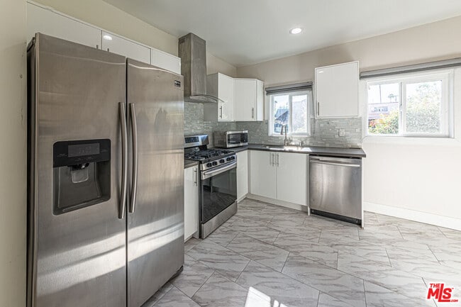 801 Alexandria Ave in Los Angeles, CA - Building Photo - Building Photo