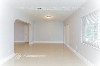 8501 NW 184th St in Hialeah, FL - Building Photo - Building Photo
