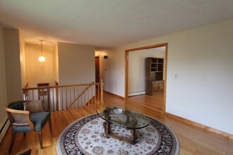 122 Batterson Dr in New Britain, CT - Foto de edificio - Building Photo