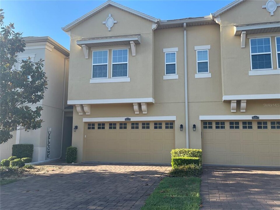 15221 Sunrise Grove Ct in Winter Garden, FL - Foto de edificio
