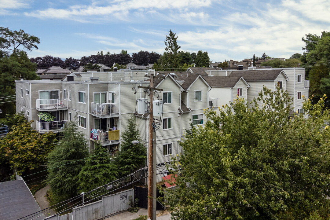 Antkiw Court in Vancouver, BC - Building Photo