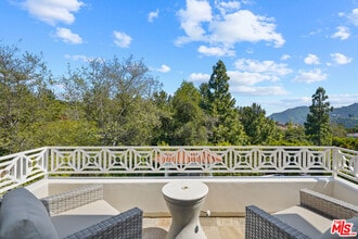 11730 Stonehenge Ln in Los Angeles, CA - Building Photo - Building Photo