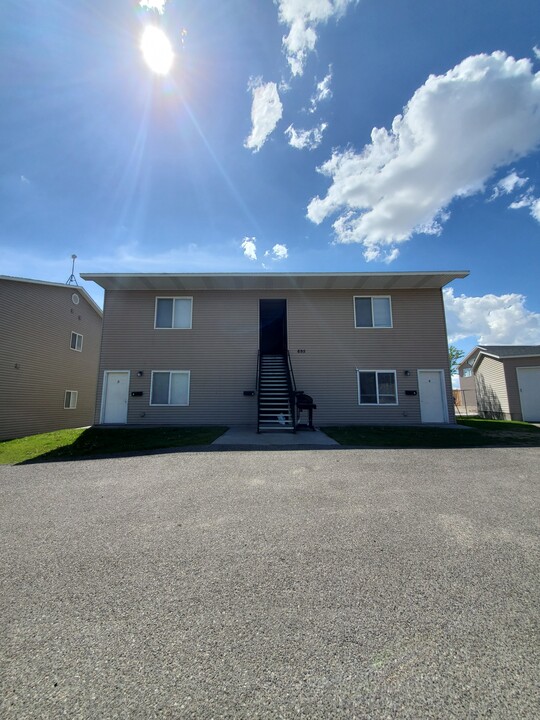 695 John Adams Pkwy, Unit 2 in Idaho Falls, ID - Building Photo