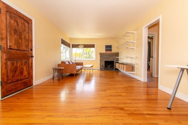 2215 Pentuckett Ave in San Diego, CA - Building Photo - Building Photo