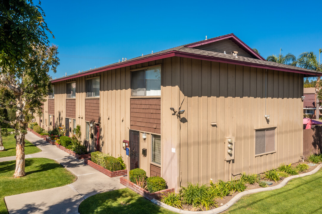 Countryside Townhomes Apartments in Orange, CA - Building Photo