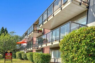 The Laurels Apartments in New Westminster, BC - Building Photo - Building Photo