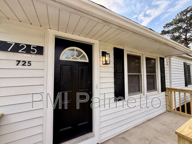 725 Brooks Ave in West Columbia, SC - Building Photo - Building Photo