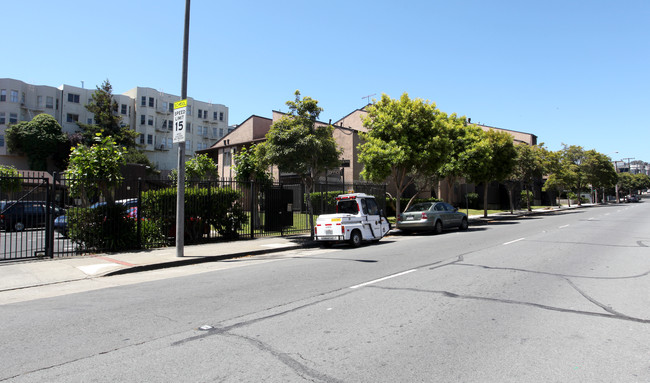 Laurel Gardens Apartments in San Francisco, CA - Building Photo - Building Photo