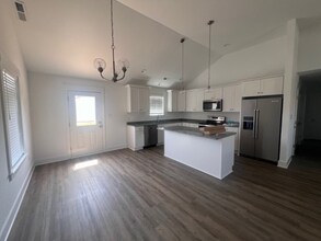 302 Indian Dr in Kill Devil Hills, NC - Foto de edificio - Building Photo