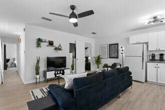 2401 Gordon St in Tampa, FL - Building Photo - Building Photo