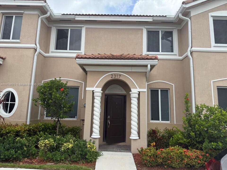2317 SE 10th St in Homestead, FL - Building Photo