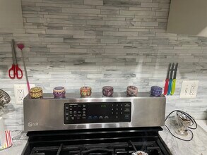 4 Monroe St, Unit 607 in Rockville, MD - Foto de edificio - Building Photo