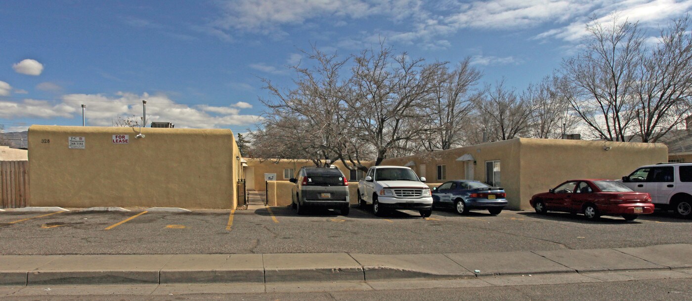 328 Rhode Island (New) St NE in Albuquerque, NM - Foto de edificio
