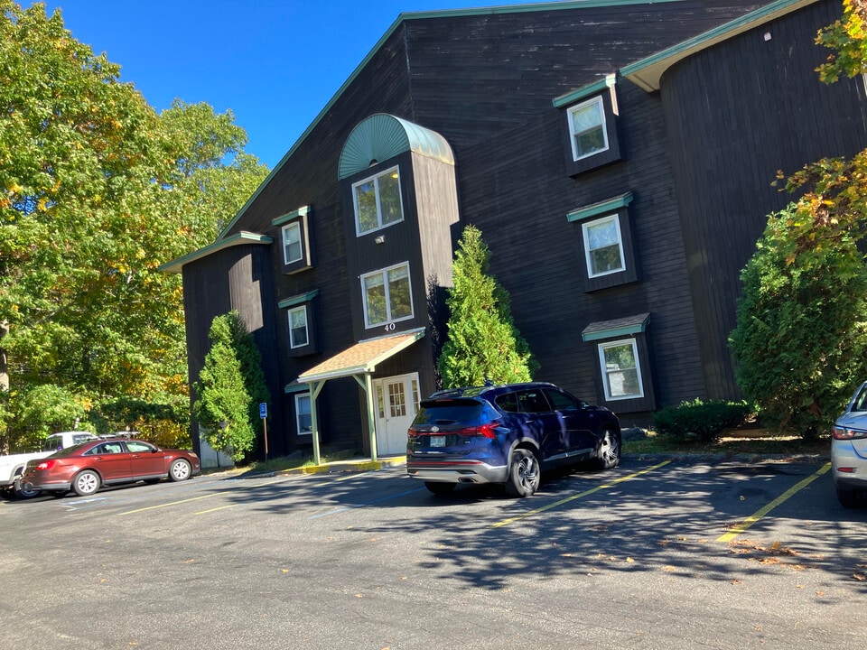 Sunview Apartments in Raymond, NH - Building Photo