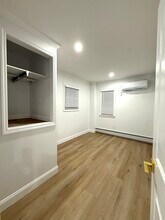 3334 208th St, Unit 2 in Bayside, NY - Foto de edificio - Building Photo
