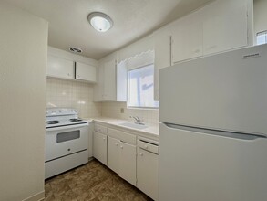 Renovated Apartments at 625 N. Commerce in Stockton, CA - Foto de edificio - Interior Photo