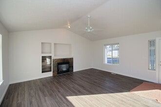 1630 SE 4th St in Gresham, OR - Building Photo - Building Photo