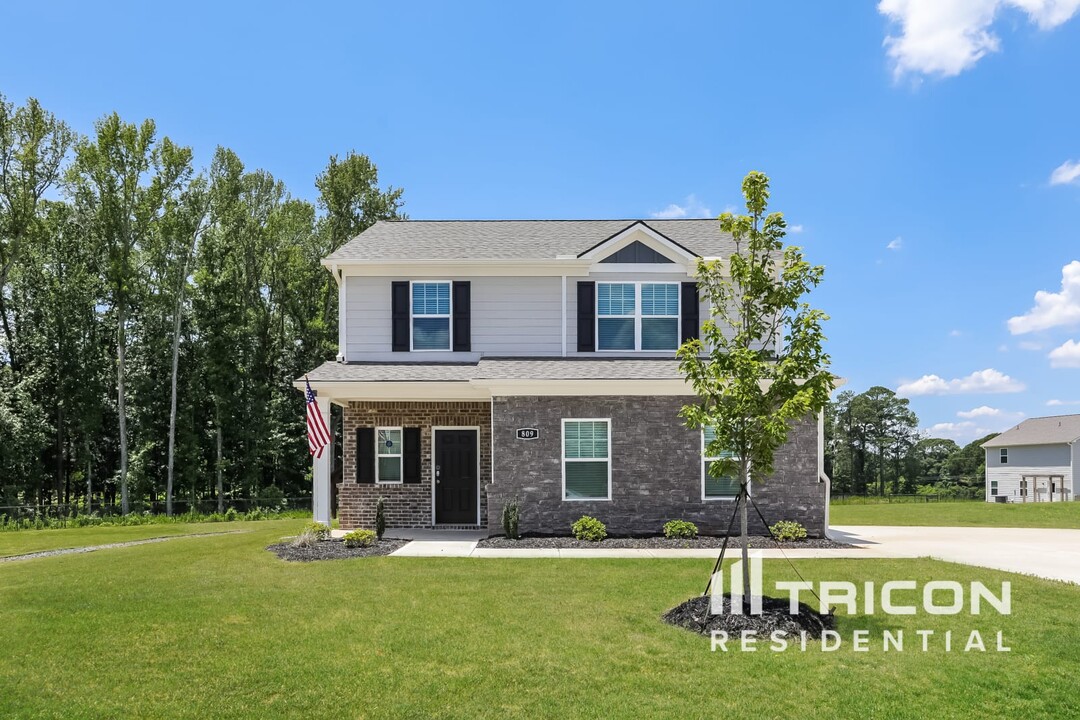 809 Robbie Ln in Monroe, GA - Building Photo