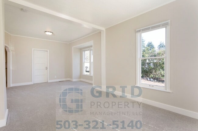 10823 SE Schiller St in Portland, OR - Building Photo - Building Photo