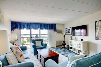 1315 Capella S, Unit 1315 in Newport, RI - Building Photo - Building Photo