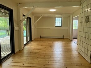 121 E Hook Cross Rd in Hopewell Junction, NY - Building Photo - Building Photo