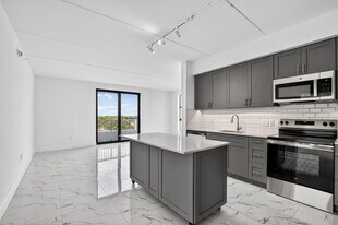 350 W Hidden Valley Blvd in Boca Raton, FL - Building Photo