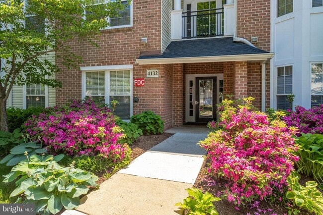 property at 4132 Fountainside Ln