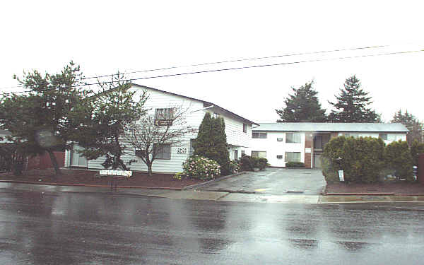 Tranquillity Court in Portland, OR - Foto de edificio - Building Photo
