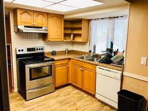 18200 Adams Cir in Ft. Myers, FL - Building Photo - Building Photo