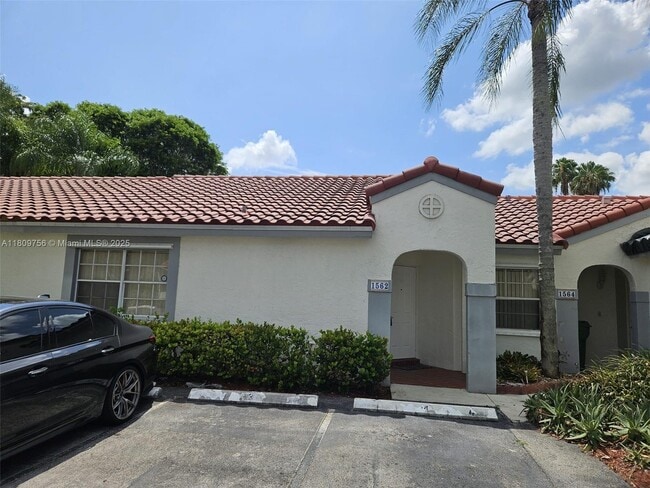 1562 Springside Dr in Weston, FL - Building Photo - Building Photo