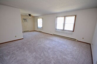 4717 14th Ave NW in Rochester, MN - Building Photo - Building Photo