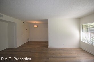24347 Newhall Ave in Santa Clarita, CA - Building Photo - Building Photo