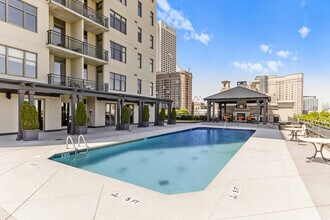565 W Peachtree St, Unit 1311 in Atlanta, GA - Building Photo - Building Photo