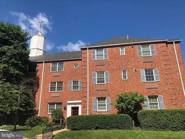 property at 1700 W Abingdon Dr
