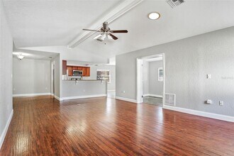 8005 Pepperidge Ln in Port Richey, FL - Foto de edificio - Building Photo