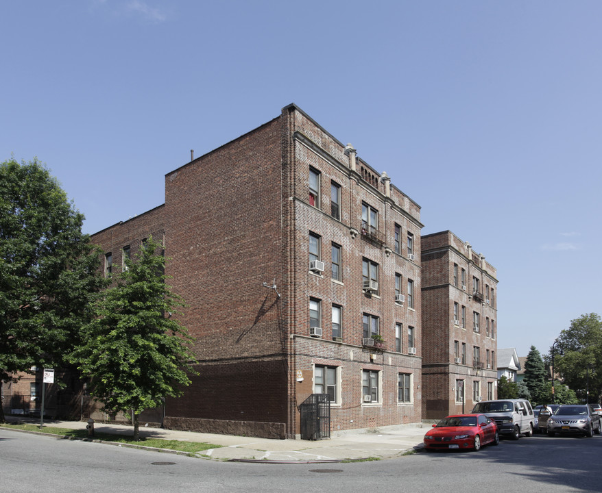 754 E 23rd St in Brooklyn, NY - Building Photo