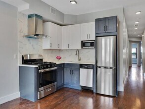 126 Randolph Ave in Jersey City, NJ - Building Photo - Building Photo