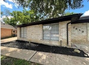 7315 Housman in Houston, TX - Foto de edificio - Building Photo