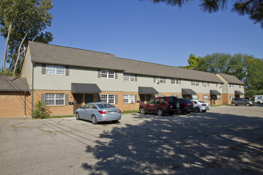 Elmore Court Apartments in Columbus, OH - Building Photo