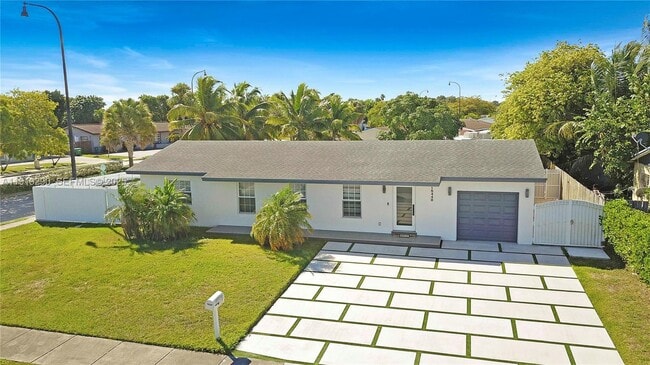 15440 SW 102nd Pl in Miami, FL - Building Photo - Building Photo