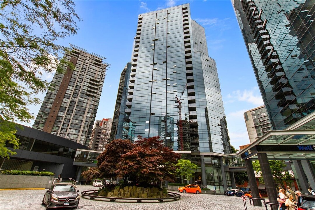 1050 Burrard (B-tower) in Vancouver, BC - Building Photo