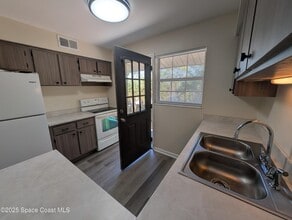 215 Knox McRae Dr in Titusville, FL - Building Photo - Building Photo