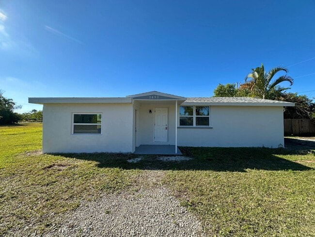 5493 Avenue B in Bokeelia, FL - Building Photo - Building Photo