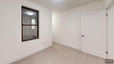166 E 90th St in New York, NY - Building Photo - Building Photo