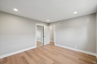 918 Las Pavadas Ave in San Rafael, CA - Building Photo
