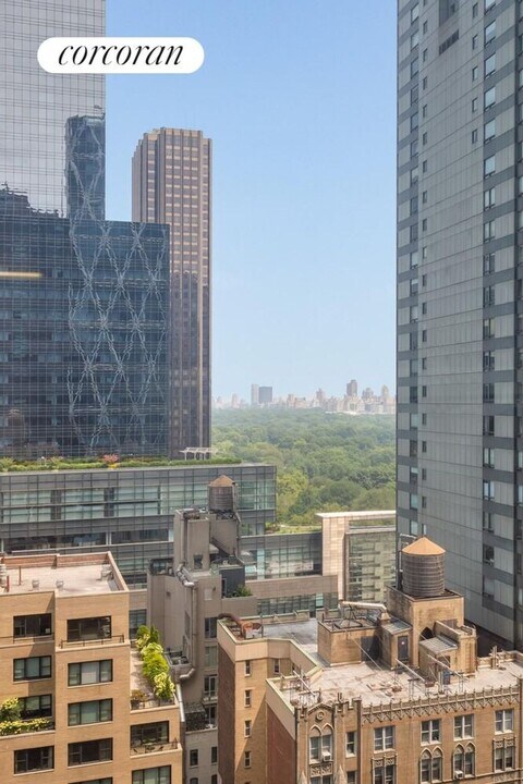 322 W 57th St in New York, NY - Building Photo
