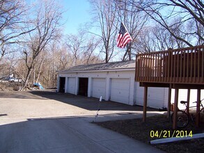 307 S 4th St, Unit B in Marshall, MN - Foto de edificio - Building Photo