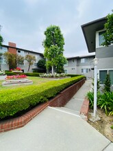 1690 Amberwood Dr in South Pasadena, CA - Foto de edificio - Building Photo