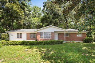 2103 NW 36th Ter in Gainesville, FL - Building Photo